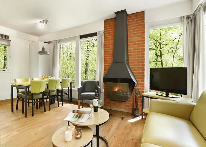 Semesterbostad Forest W Pool