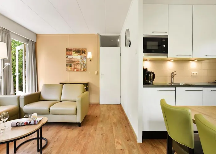 Forest W Pool * Putten