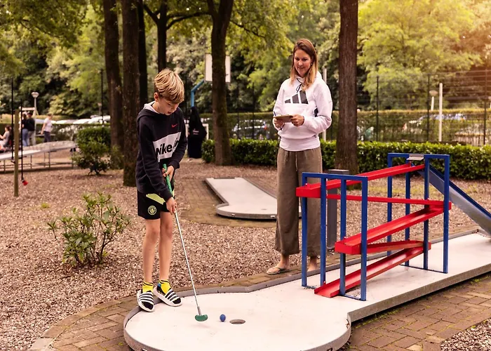 Forest W Pool Semesterbostad